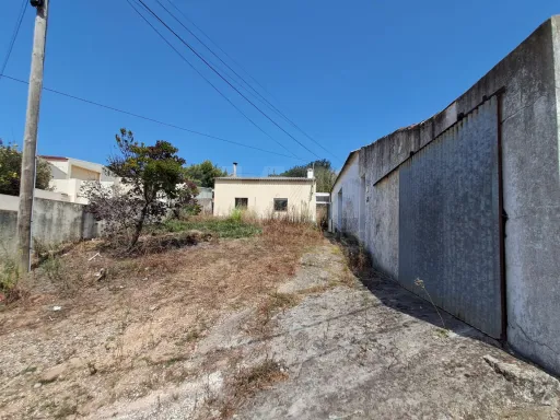 Moradia T2 c/ terreno em Salir de Matos