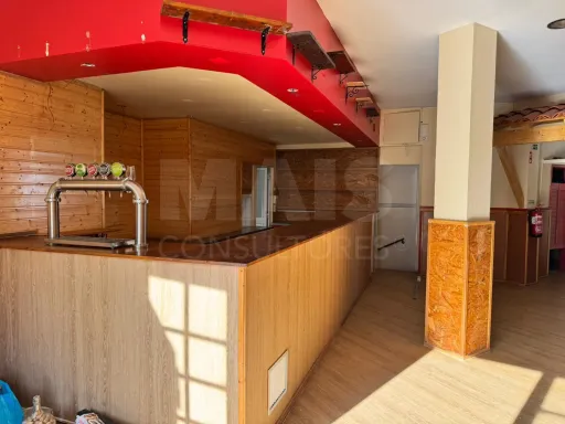 Café, Bar, Restaurante a 50m da Praia com Esplanada!