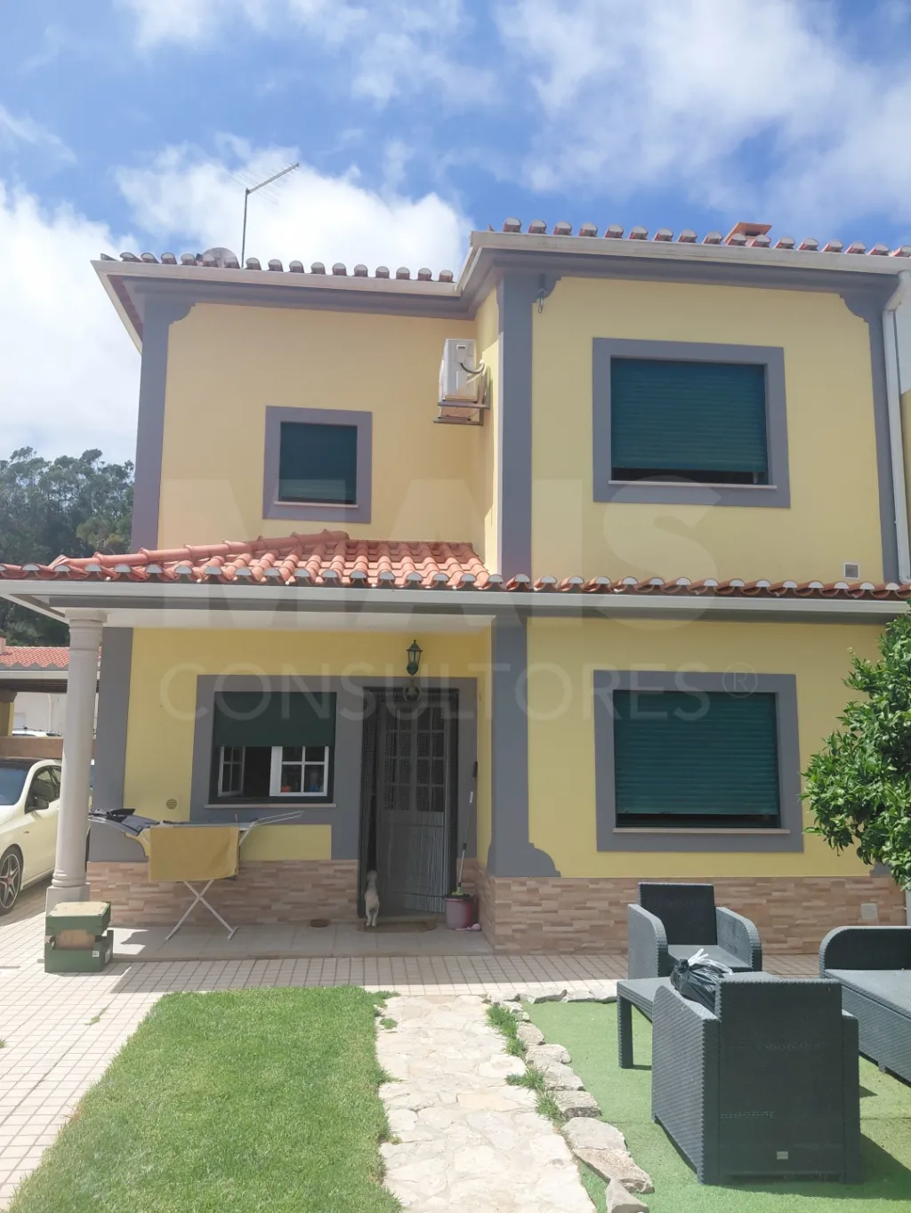 Moradia T4 com Jardim, Garagem e Churrasqueira no Centro de Olho Marinho – Óbidos