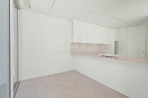 4-bedr. house on 2-hectare plot in Carvalhal