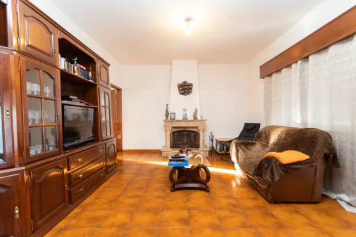 Moradia Térrea V3 com terreno urbano de 3780m2 no Alentejo