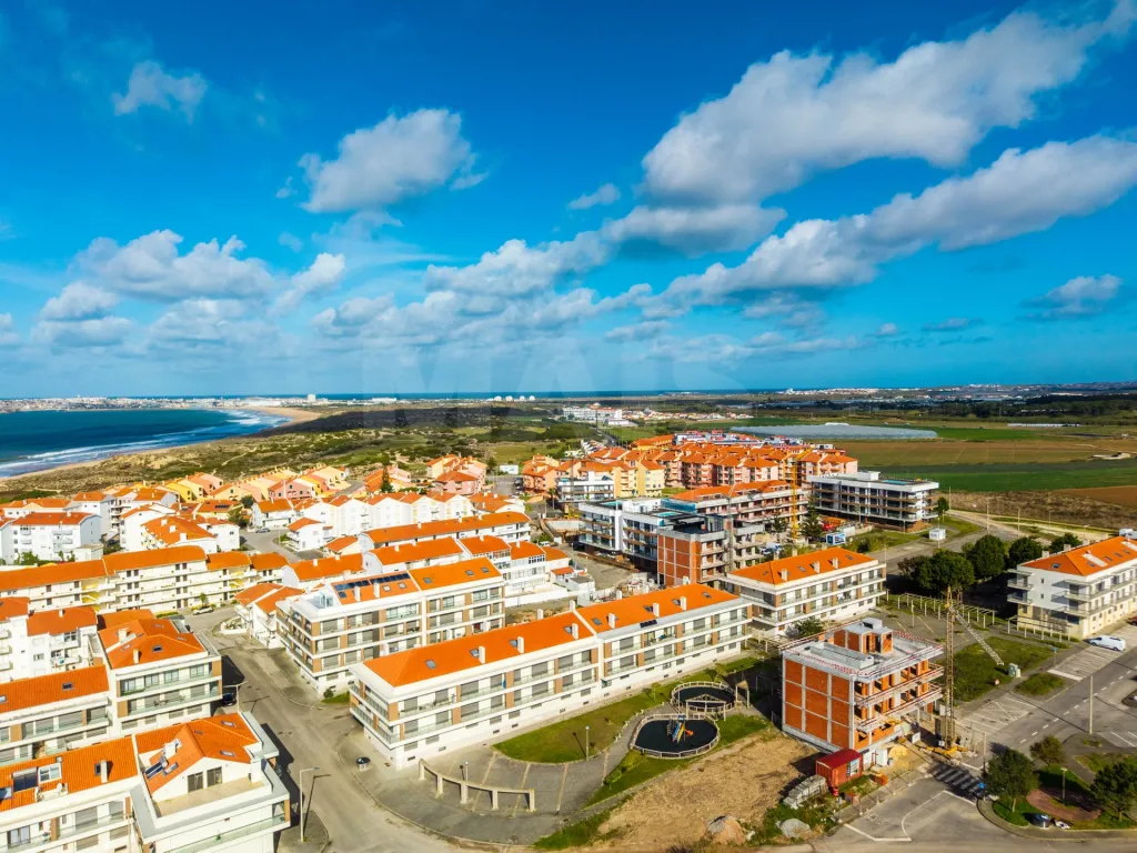 Café, Bar, Restaurante com 2 Salas e esplanada, a 50m da Praia!