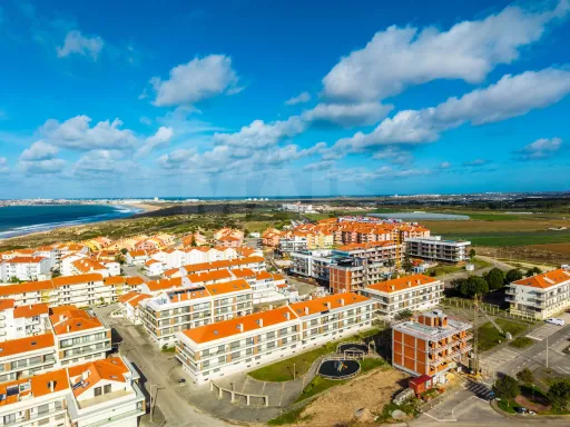 Café, Bar, Restaurante com 2 Salas e esplanada, a 50m da Praia!