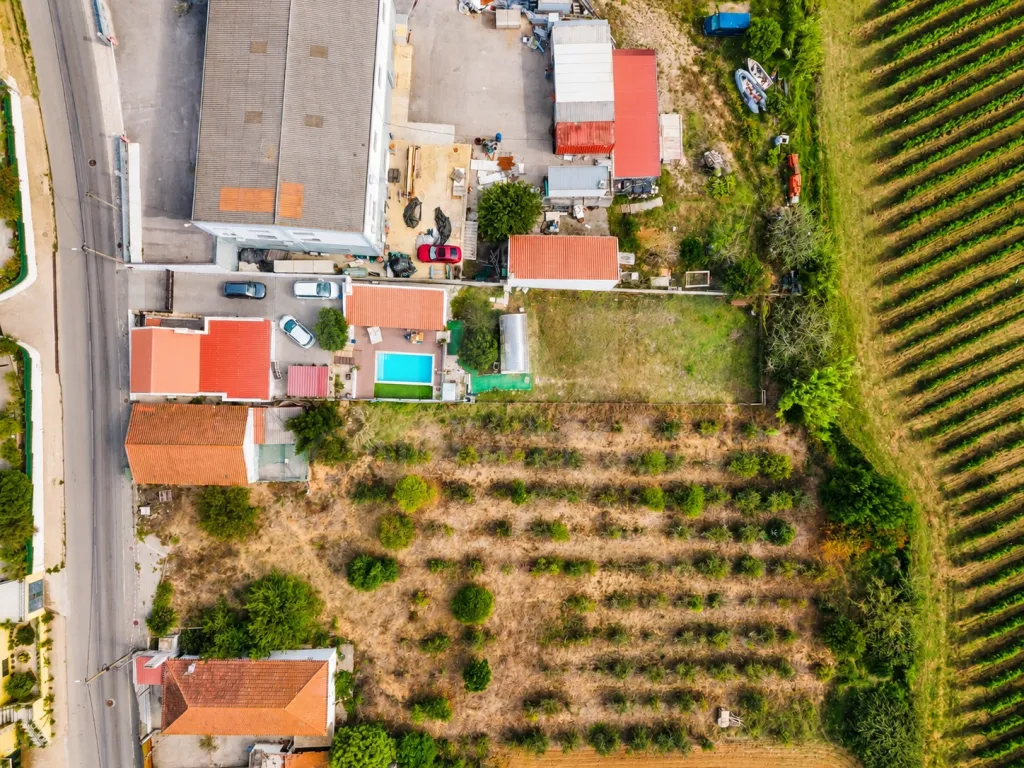 Moradia T2 com anexo T1, piscina e terreno de 1.000 m², em Torres Vedras