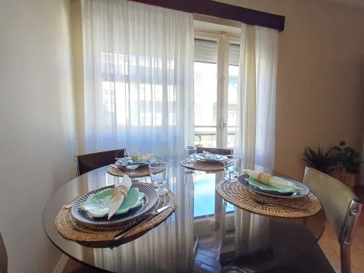 Apartamento T2 com varanda a 3 minutos do Centro Sul