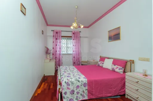 Apartamento T3 excelente localização no Porto Alto