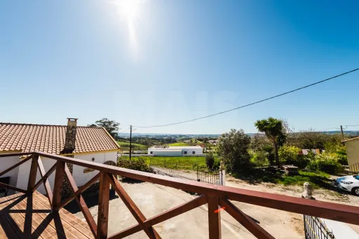 Propriedade com 7240m2 | Duas habitações | Piscina | Garagem | Anexos | Carvalhal, Bombarral