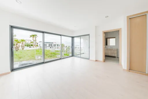 Moradia T3 Nova C/ Vista Mar, Piscina e Garagem, Areia Branca, Lourinhã