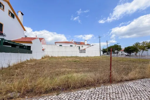 Terreno urbano para construção de moradia em Samora Correia