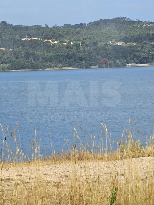 Terreno com Potencial de construção no  Nadadouro
