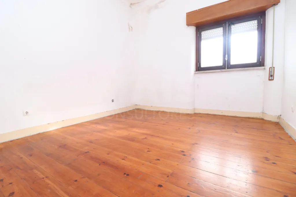 Apartment with terrace in the center of Samora Correia
