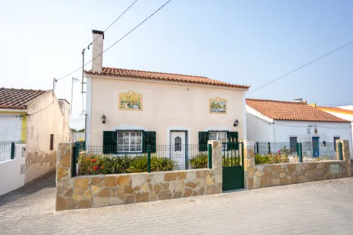Moradia T3 isolada com Garagem na Branca