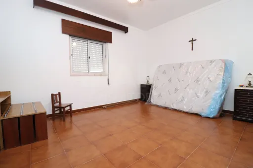 Quinta com Moradia T3 isolada, inserida num lote de terreno com 3000 m2 no Biscainho