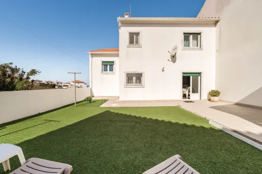 Moradia T4 c/ Logradouro, Garagem e Vista Mar!