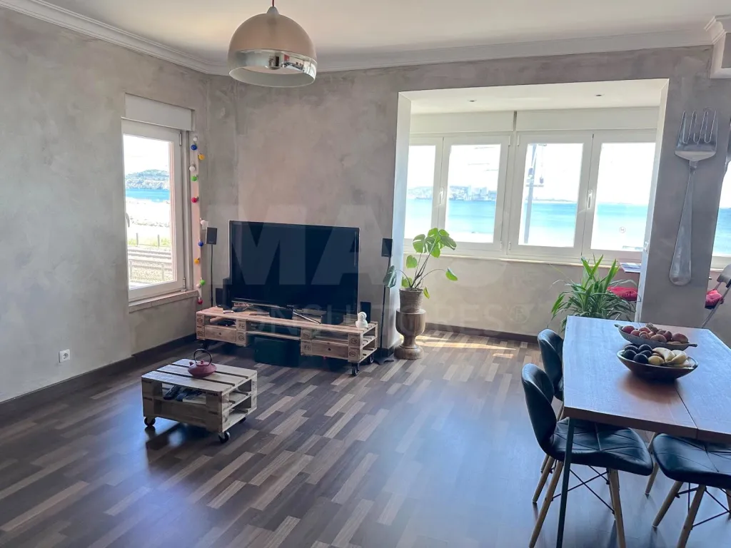 T3 Mobilado - Vista Rio e Estacionamento incluido