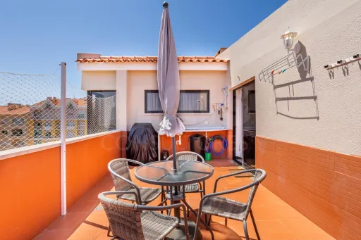 Penthouse T4 Duplex in Bairro do Rosário, Cascais