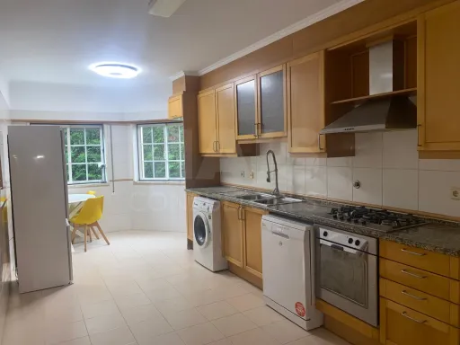 Apartamento T3 em Condomínio Fechado com Piscina no Estoril