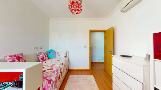 Apartamento T3 com garagem e arrecadação - Caneças