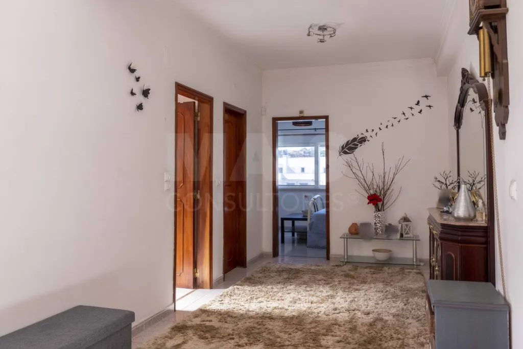 Moradia T5, com garagem e espaço exterior, Caneças