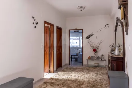 Moradia T5, com garagem e espaço exterior, Caneças