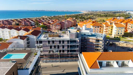 Apartamento T4 novo em prédio com piscina na Consolação