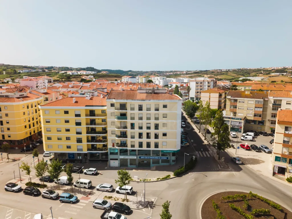 Spacious 3-Bedroom Apartment in Downtown Lourinhã with a Balcony and Terraces