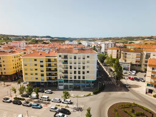 Spacious 3-Bedroom Apartment in Downtown Lourinhã with a Balcony and Terraces