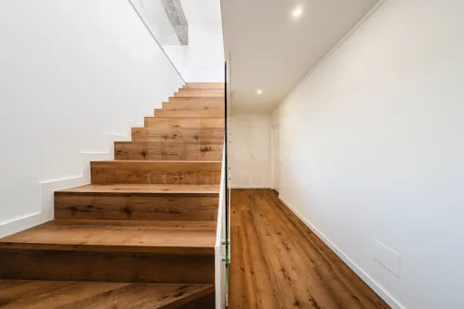 Moradia Contemporânea de Luxo com Vista Barragem, Piscina e 3.000m² Urbanos | Peniche