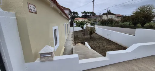 Refurbished 3-bedroom house with patio, garden and parking space