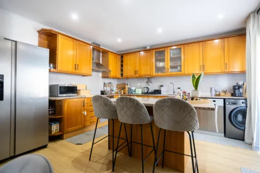 Apartamento T3 com parqueamento em Samora Correia