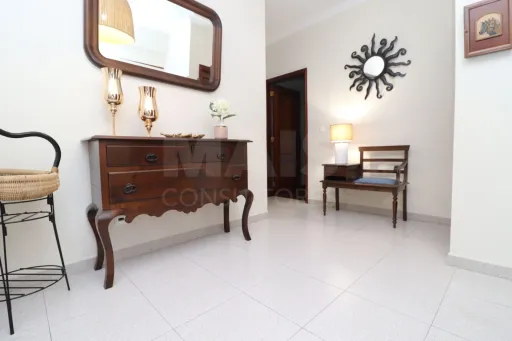 Apartamento T3 com Elevador, Box e Arrecadação no 3º Andar em Samora Correia