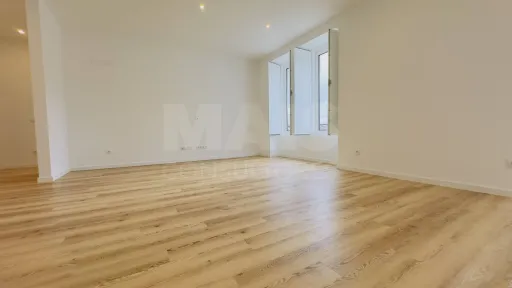 Apartamento T3 Totalmente Remodelado | Centro da Lourinhã | Modernidade, Conforto e Elegância
