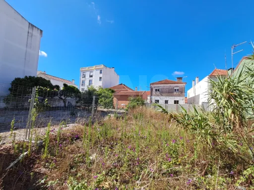 Terreno para construção de prédio junto à Fonte Luminosa