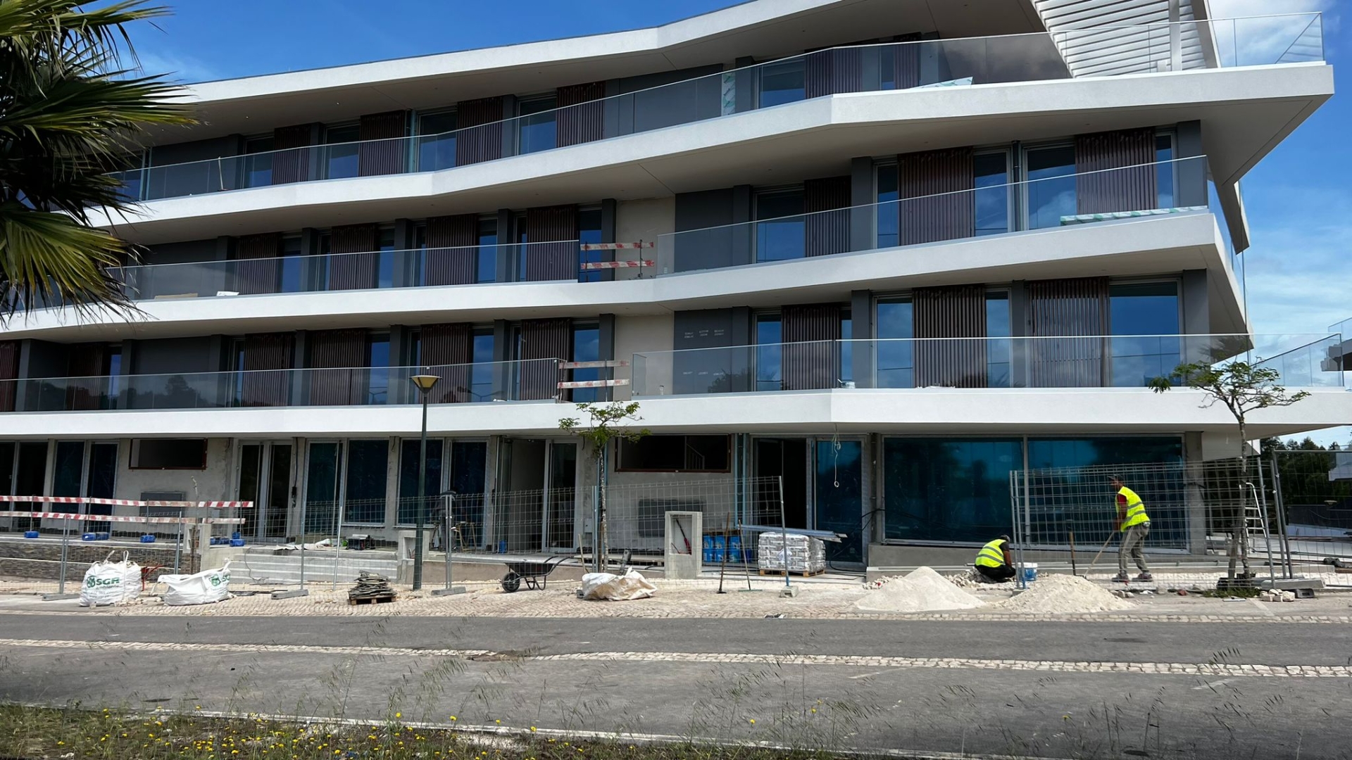 T3 com 2 Suítes e 50m2 de Varanda. Belas Clube de Campo