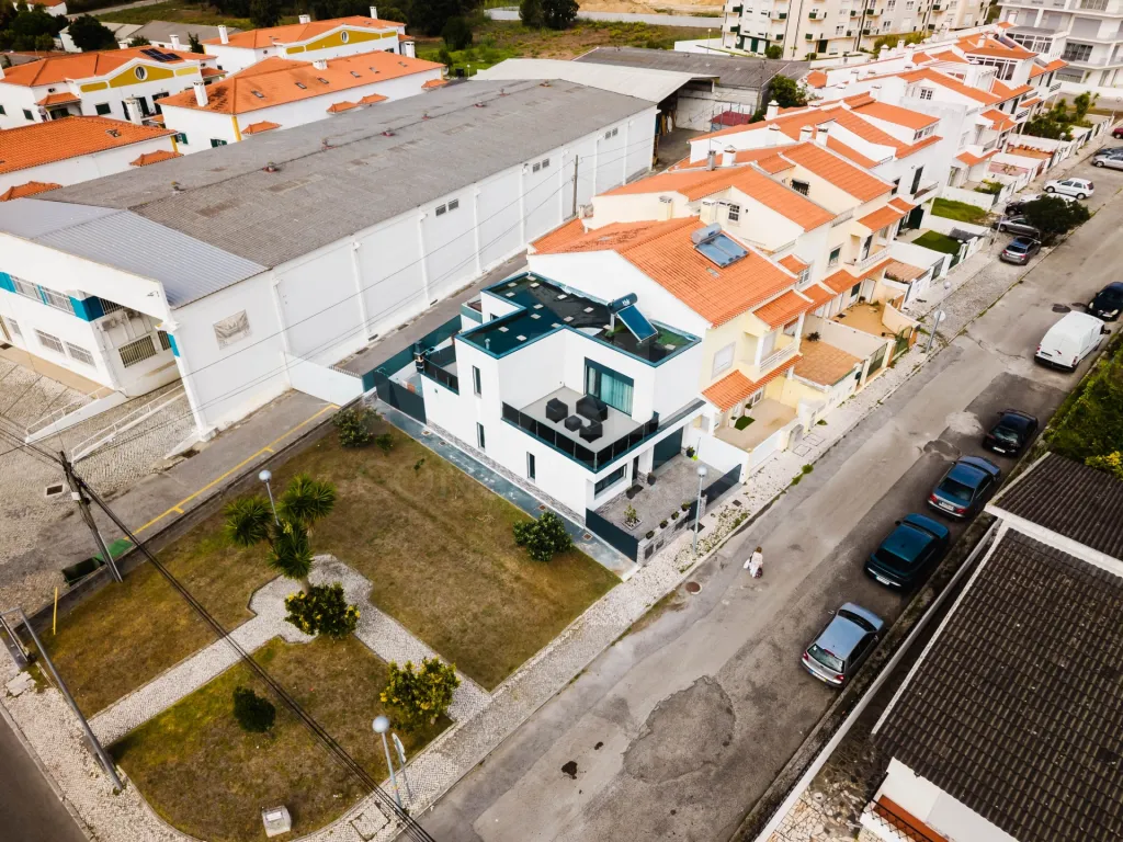 NÃO PUBLICAR Moradia T3 Semi-Nova no centro da cidade com garagem e terraço privativo