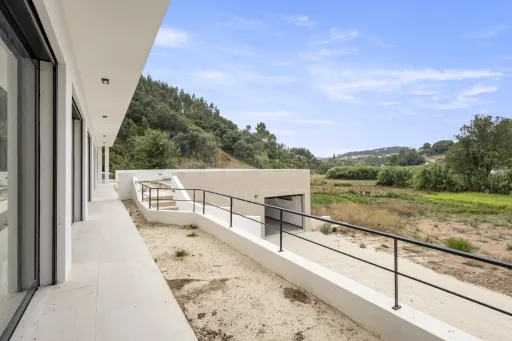 Moradia T3+1 NOVA com piscina em terreno de 2098m2