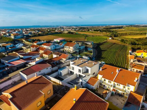 4 bedroom villa with garage, patio and garden