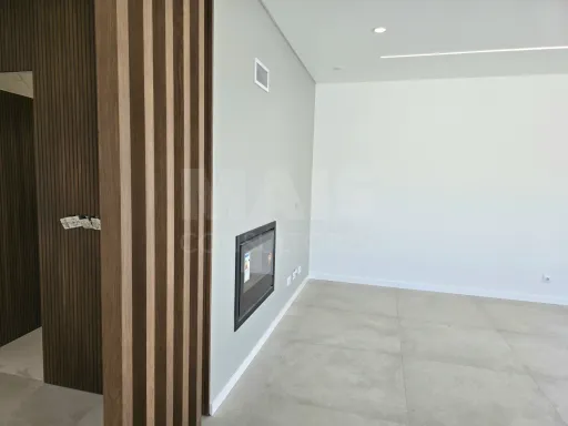 Moradia T4 térrea de luxo com piscina no Nadadouro