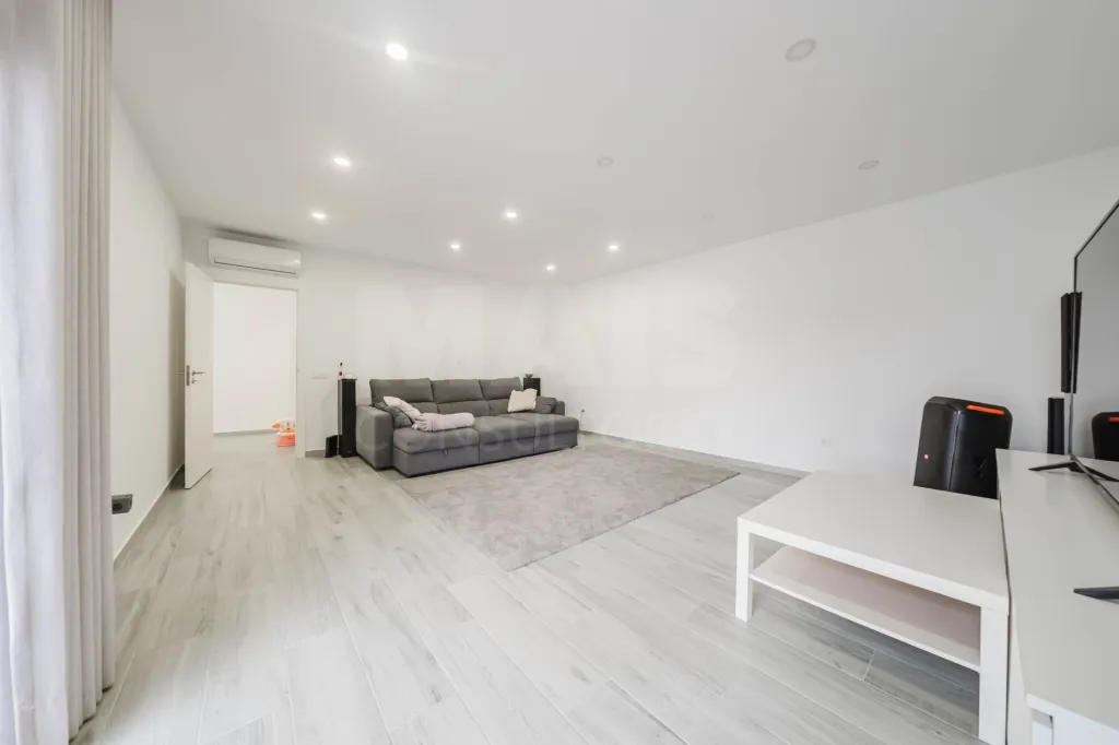 Moradia T3 Térrea Moderna em terreno c/ 2.610m2