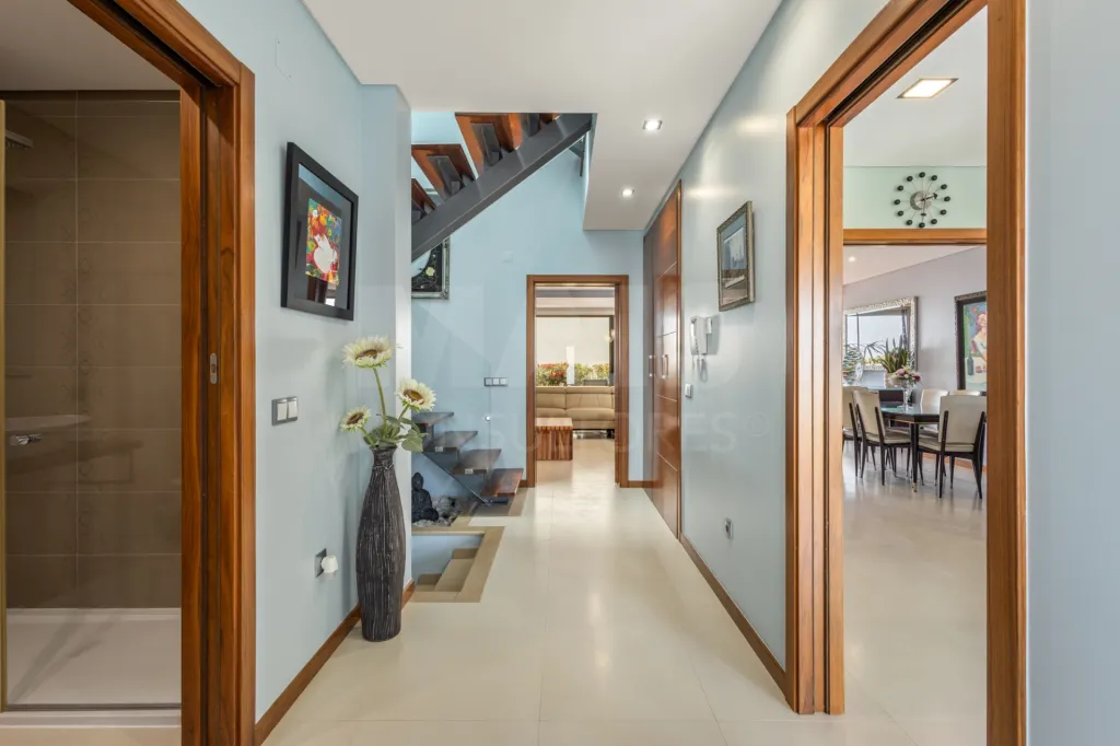 Moradia T4 com Vista Mar, Jacuzzi Panorâmico e Energia Solar | Lourinhã