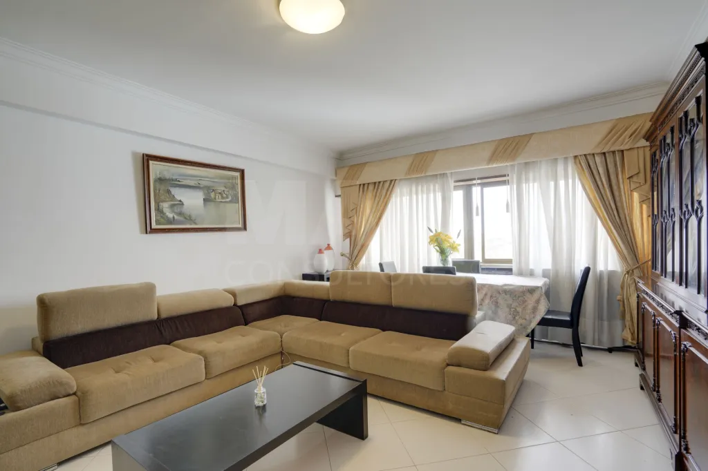 Apartamento T4  Massamá na Praceta Cesário Verde