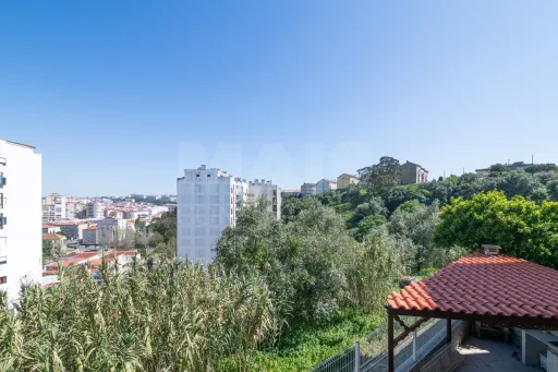 Moradia T4 com Terraço em Agualva-Cacém