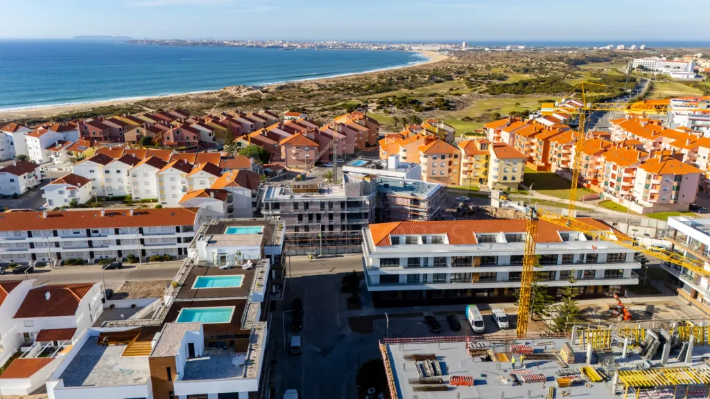 Apartamento T4 novo em prédio com piscina na Consolação