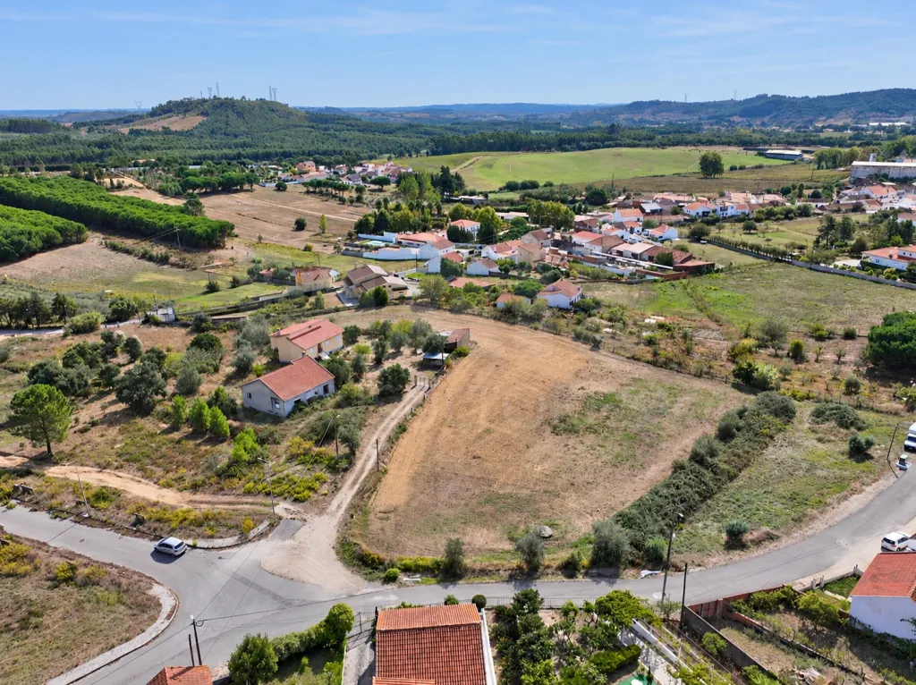 Terrano de 7.024 m2 com Potencial de Loteamento | Alcoentre