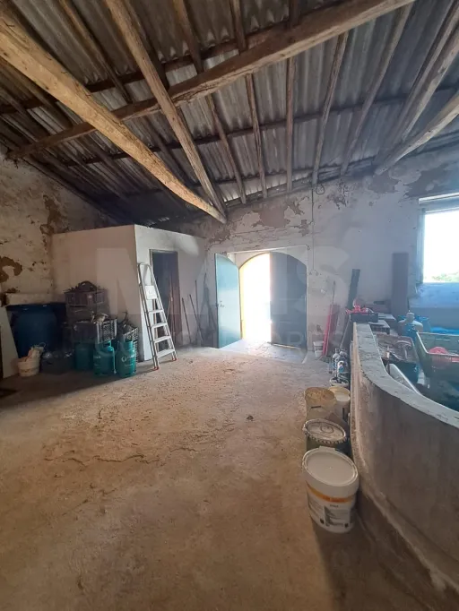 🏡 Oportunidade Única no Coração de Casais Galegos – Armazém/Adega com 90 m²