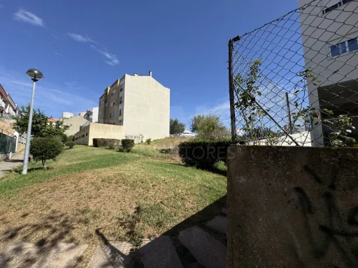 Terreno Urbano - Construção Brandoa, Amadora