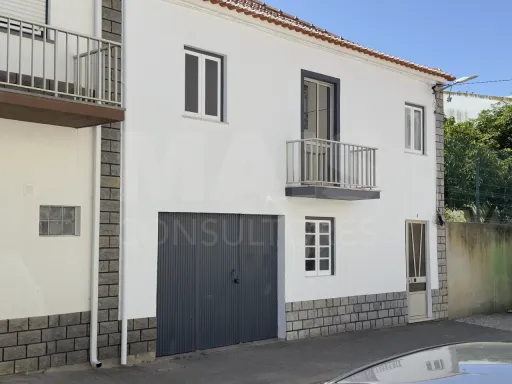 Moradia T2+1 com Garagem no Centro de Atouguia da Baleia