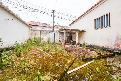 Moradia com 1.040 m² de Terreno no Seixal, Lourinhã