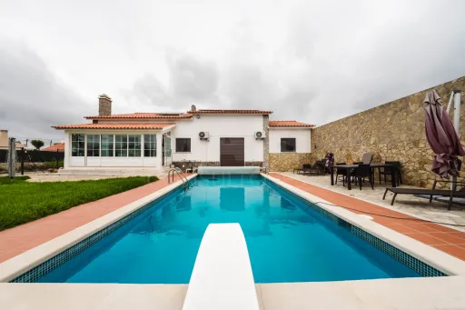 Moradia T3+2 com piscina e jardim a 8km de Caldas da Rainha