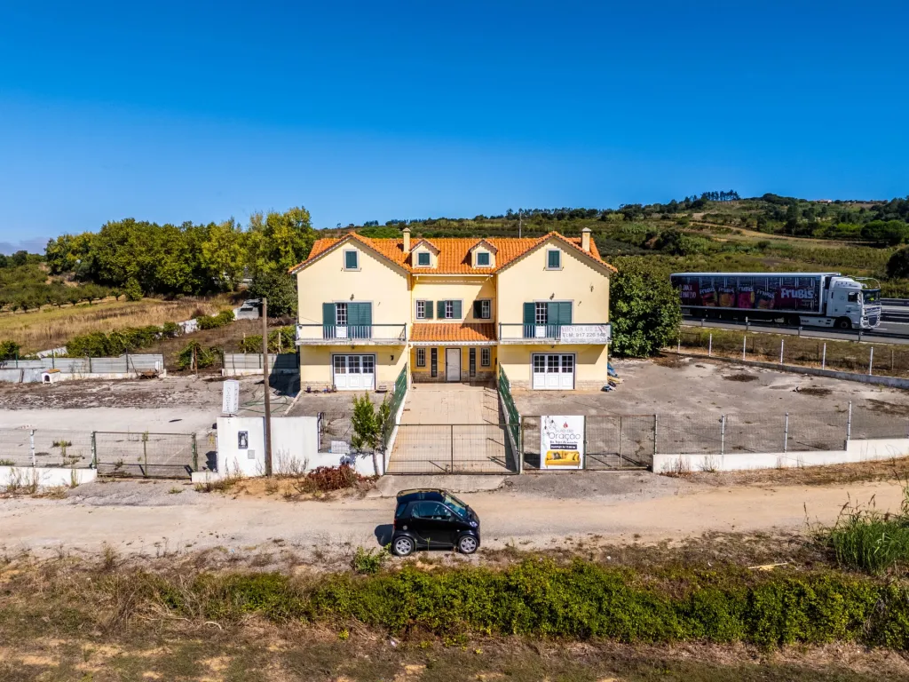 Moradia T3 inserida num terreno com 2516m2